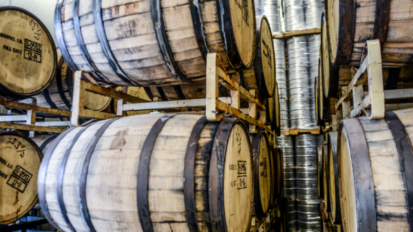 The subt­le Alche­my of Barrel-Aging A a deep dive into barrel-aging in the American craft brewing world - English version 
