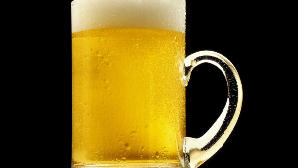 Zitat des Quar­tals “Bier aus dem Gla­se ist Bier auf dem Sterbebette” Warum sich trotz eindringlicher Warnungen das Glas und nicht der vergoldete Silberkrug als Biertrinkgefäß durchgesetzt hat 